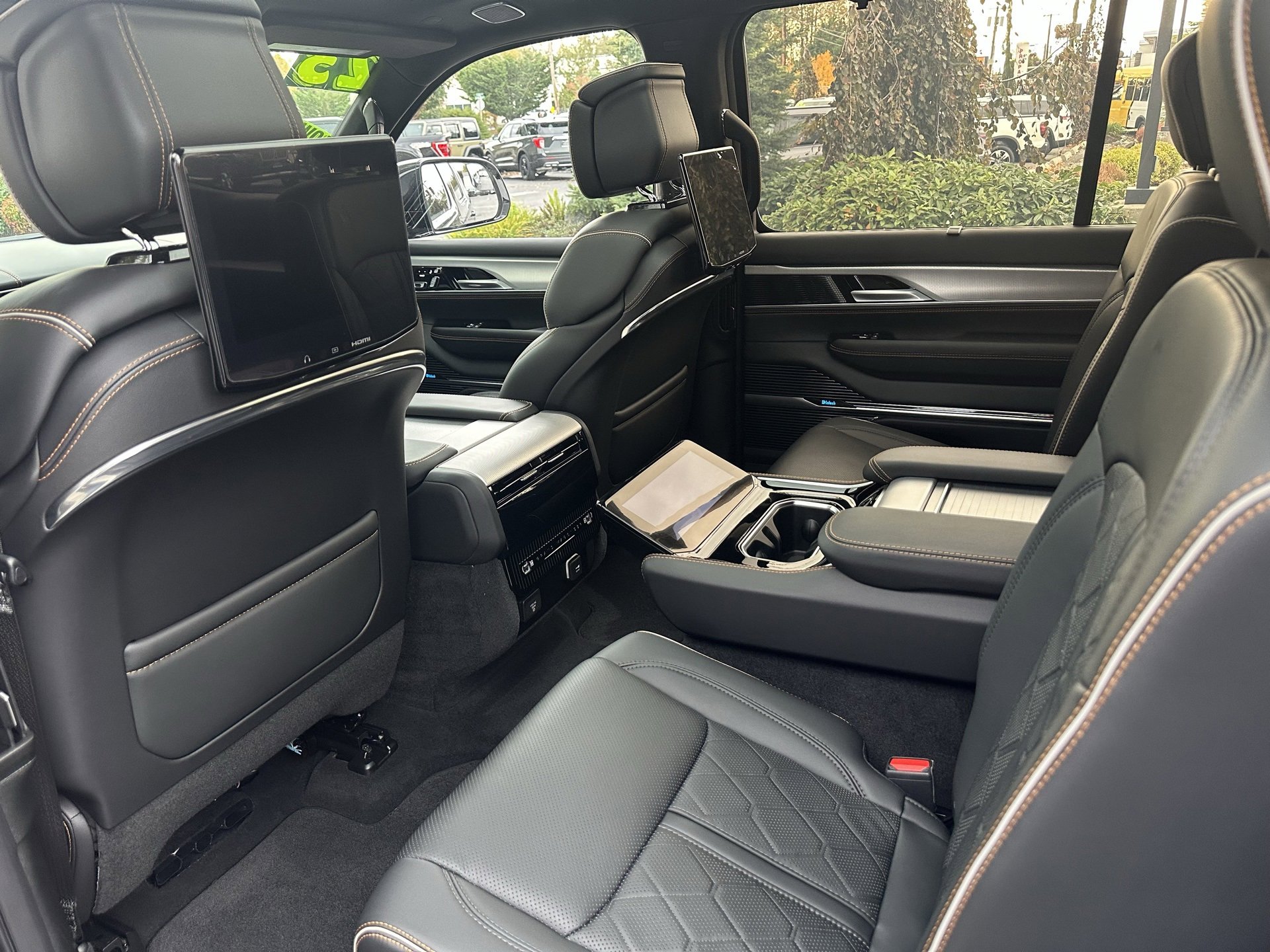 Used 2023 Jeep Grand Wagoneer Series III w/ Rear-Seat Entertainment Group image 45