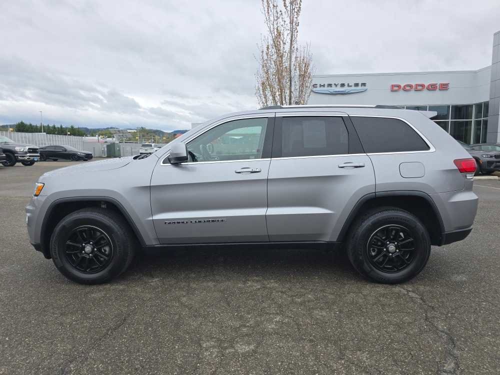 Used 2020 Jeep Grand Cherokee Laredo image 2