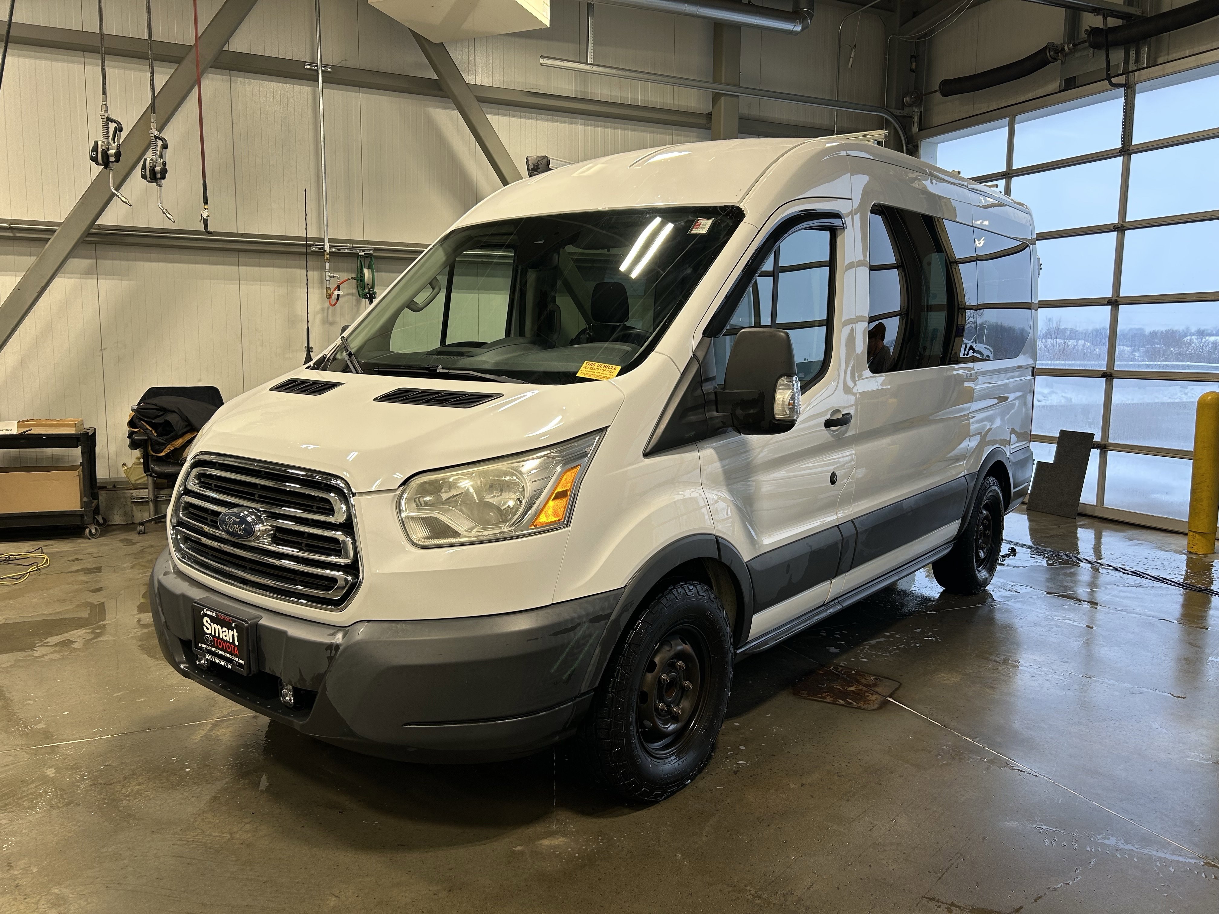 Used 2016 Ford Transit 150 XLT image 3