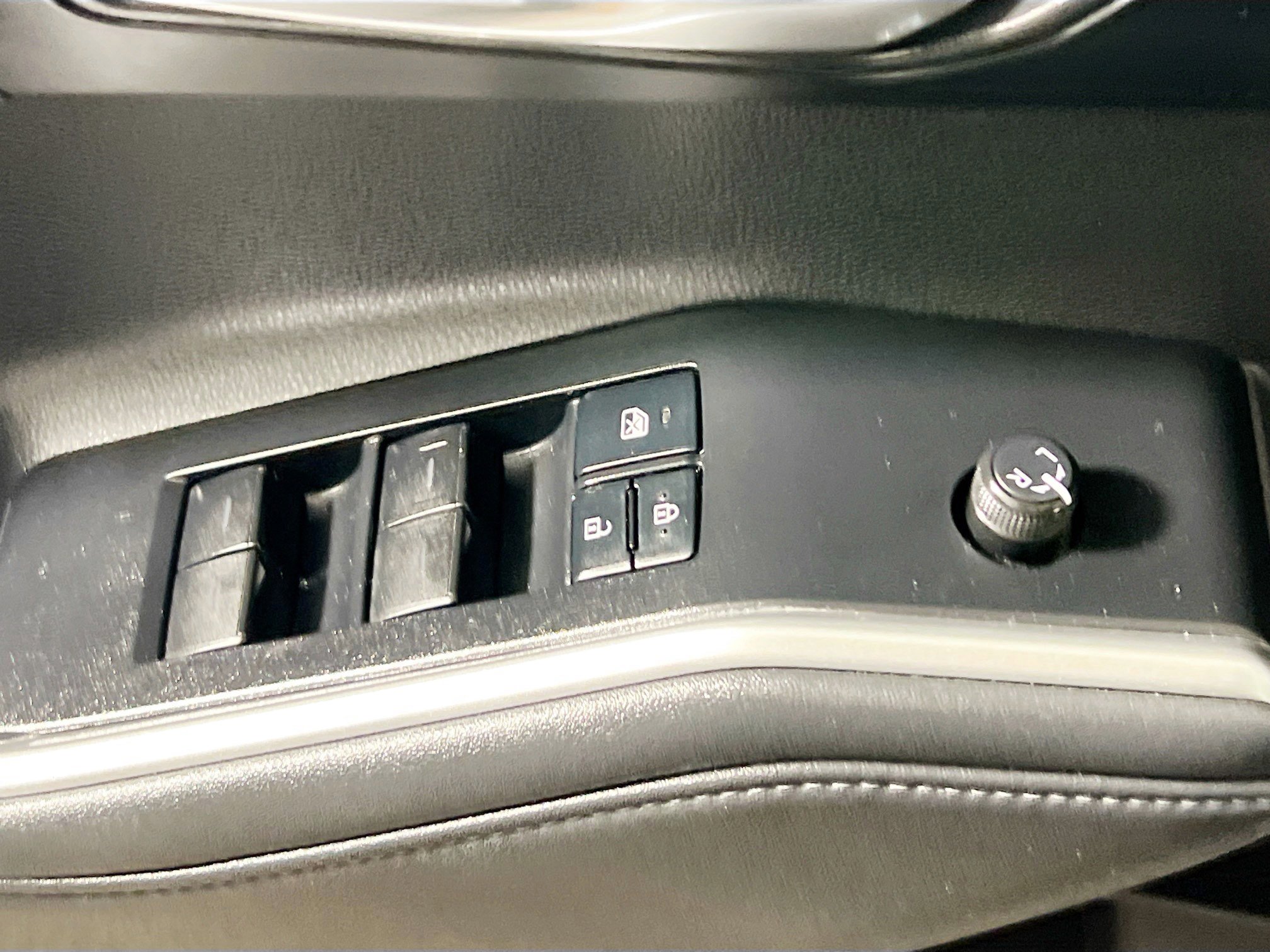 Used 2021 Toyota Highlander XLE FWD image 16