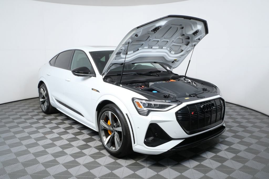 Certified 2022 Audi e-tron S Premium Plus w/ 21" Black Optic Package image 30