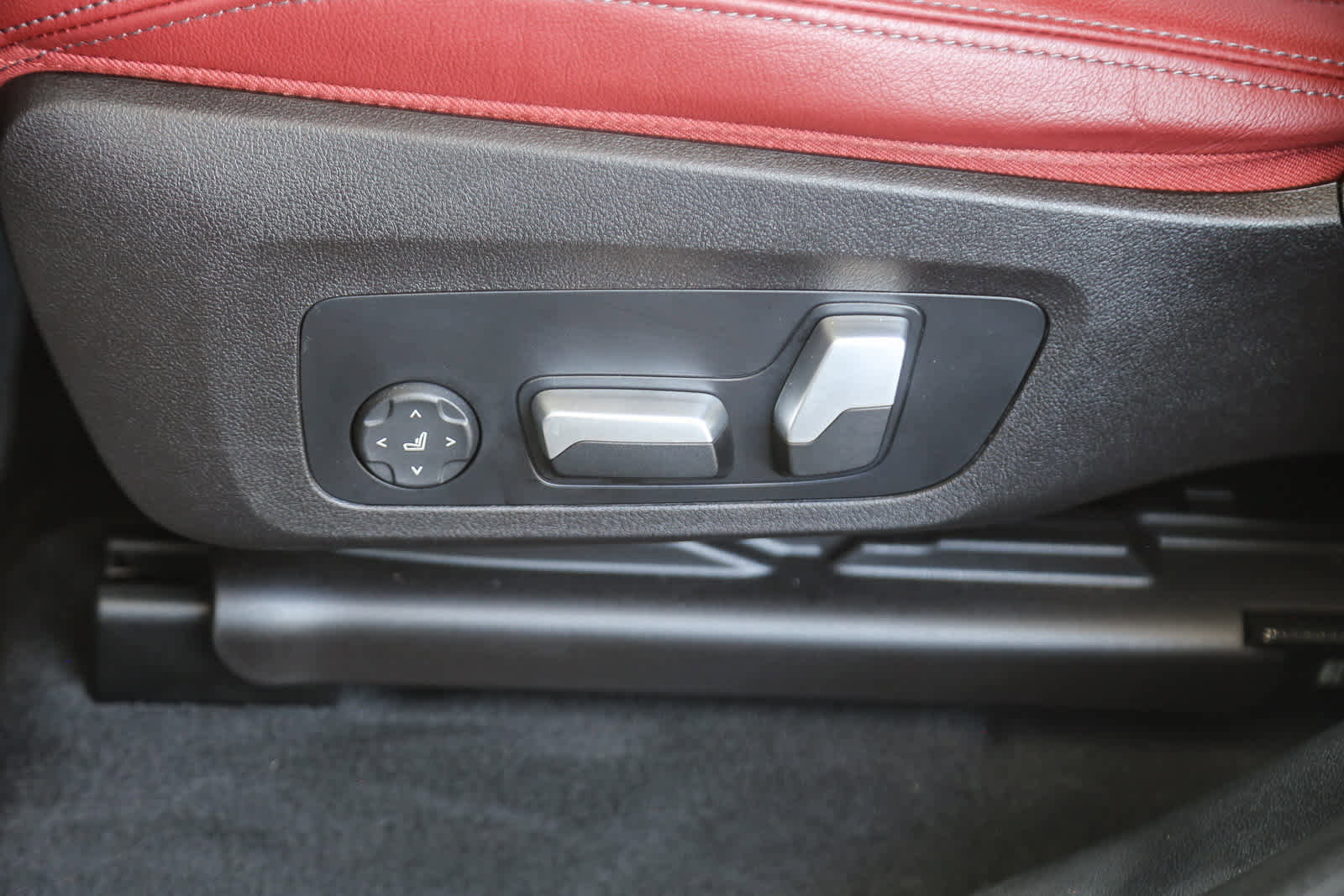 Certified 2023 BMW X4 xDrive30i w/ Premium Package image 18