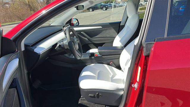Used 2024 Tesla Model Y Long Range image 9