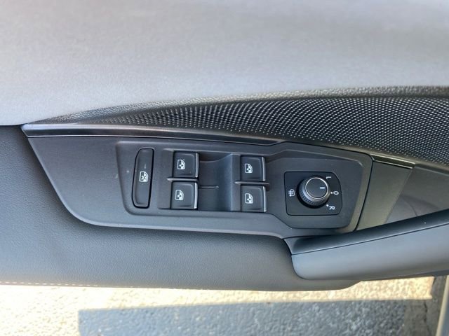 New 2025 Volkswagen Tiguan SE image 24