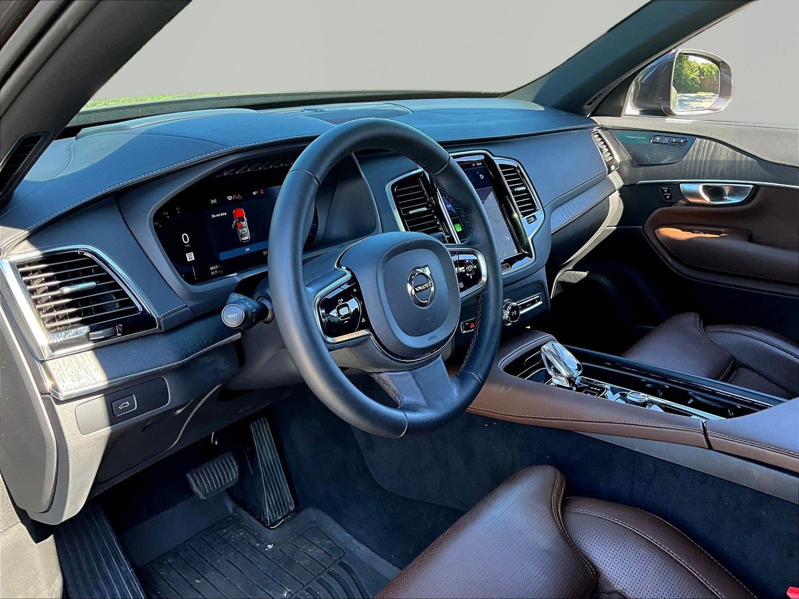 Used 2024 Volvo XC90 B6 Ultimate w/ Protection Package Premier AWD/4WD image 16