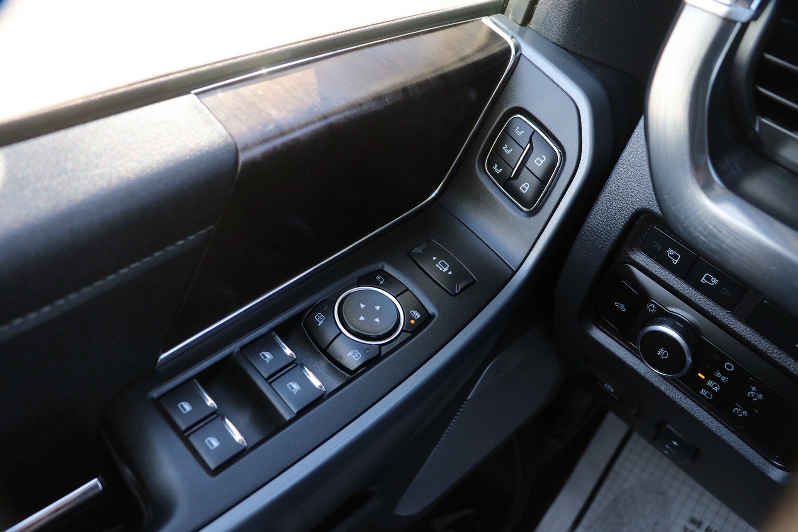 Used 2024 Ford F250 Lariat image 11