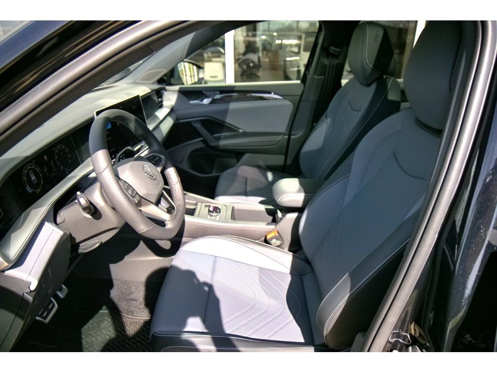 New 2026 Volkswagen Tiguan SEL R-Line image 16