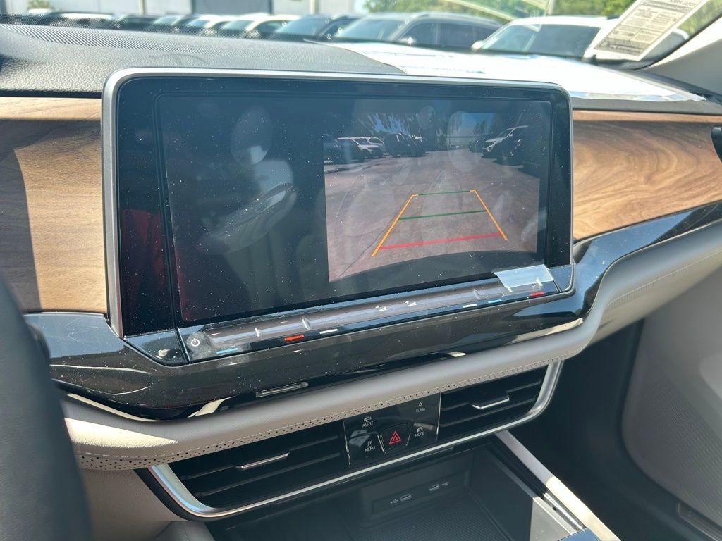 Used 2025 Volkswagen Atlas SE w/ Panoramic Sunroof Package image 11