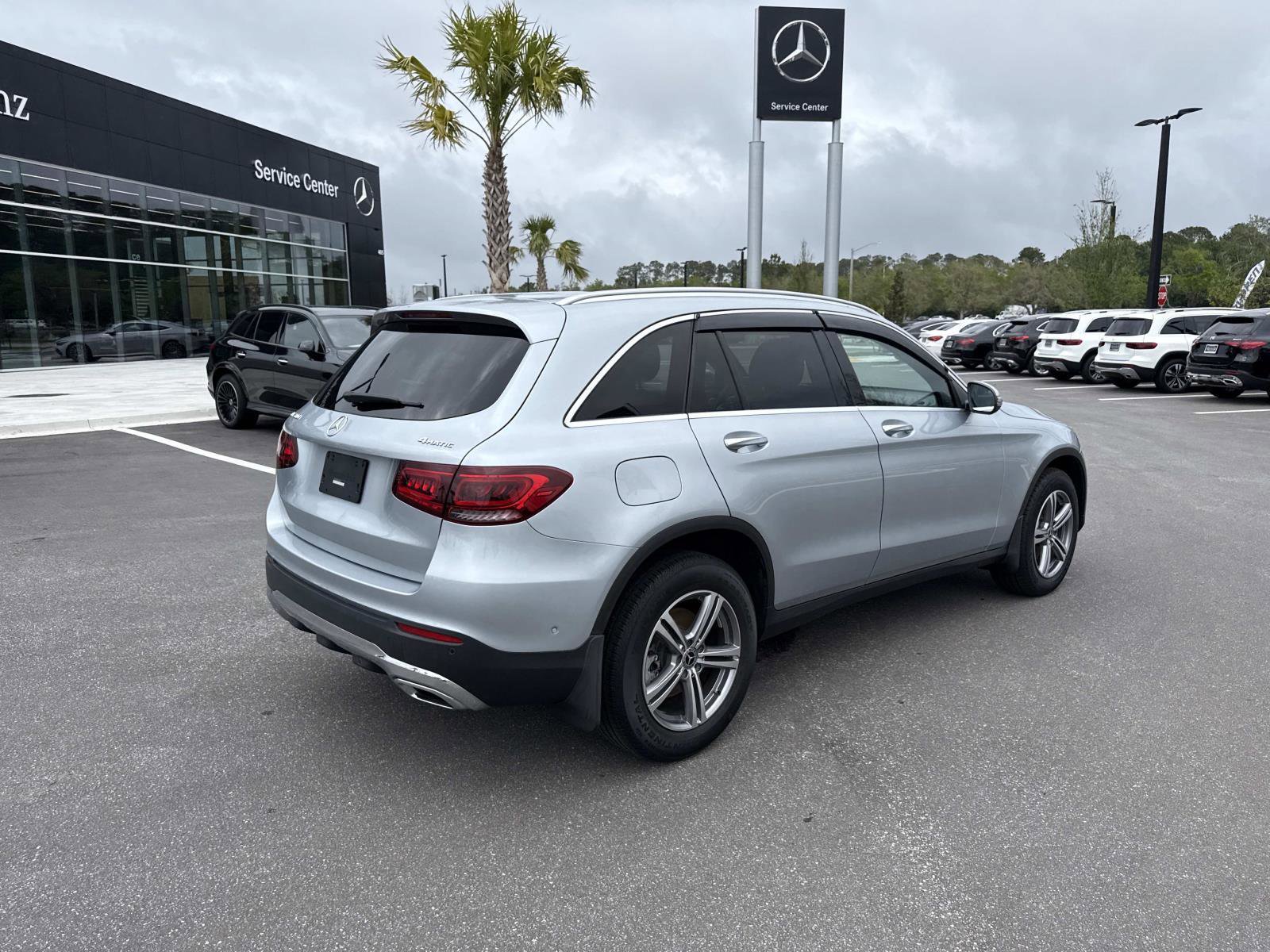 Used 2022 Mercedes-Benz GLC 300 4MATIC image 3