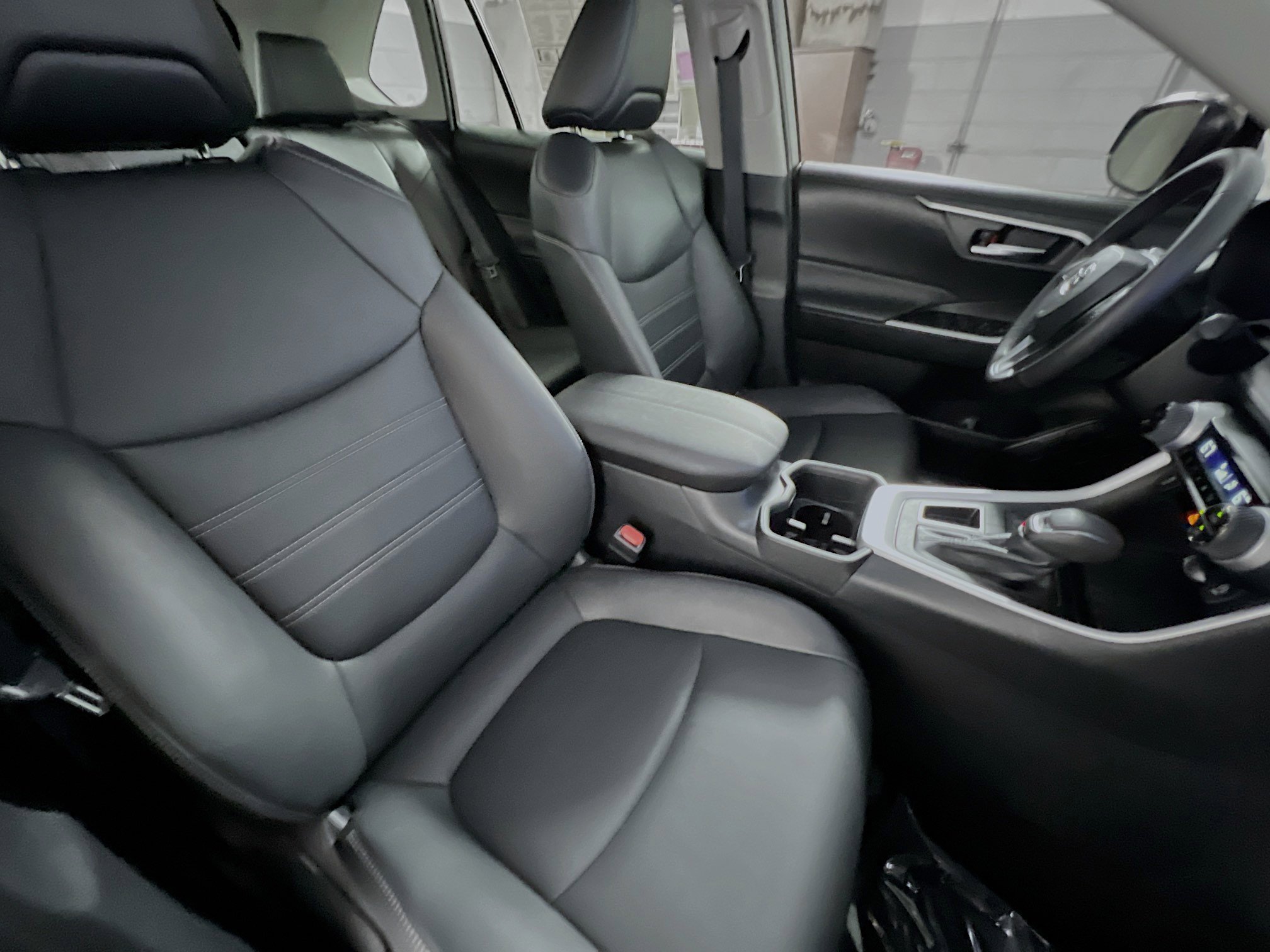Used 2024 Toyota RAV4 XLE Premium FWD image 31