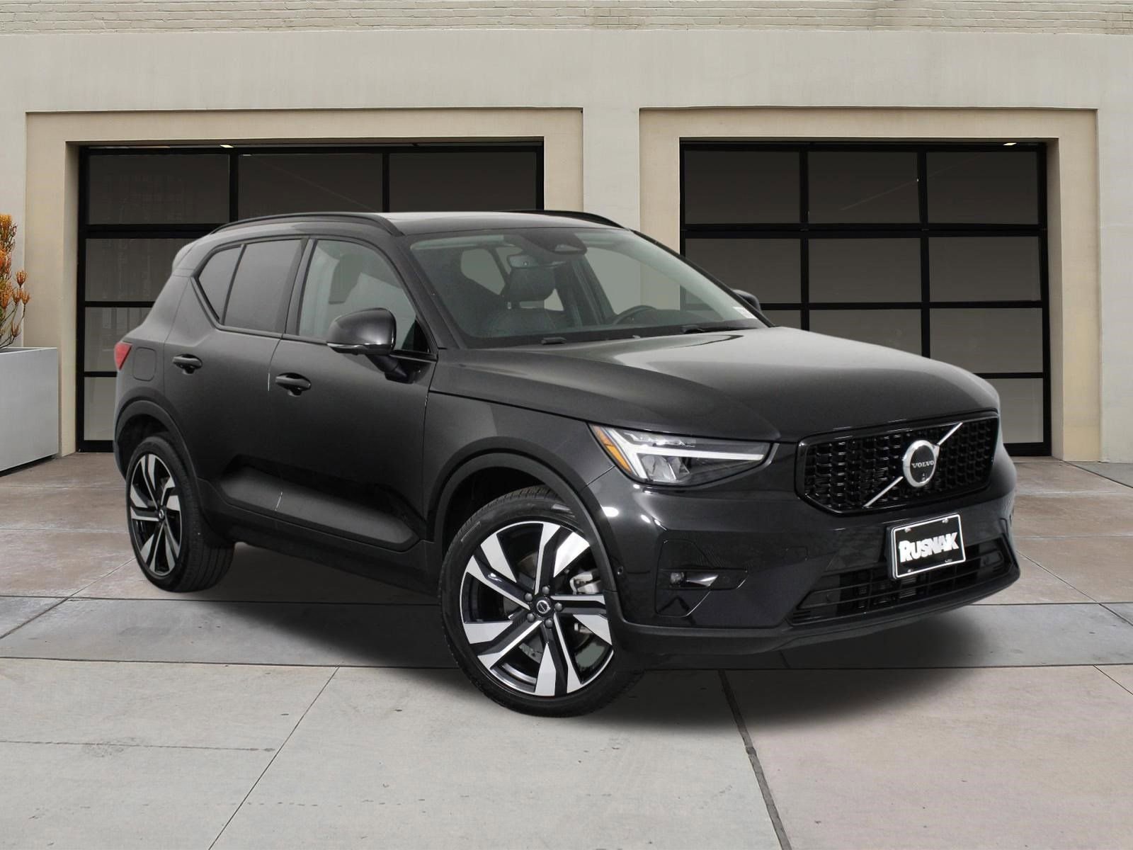 Certified 2025 Volvo XC40 B5 Plus AWD/4WD image 34