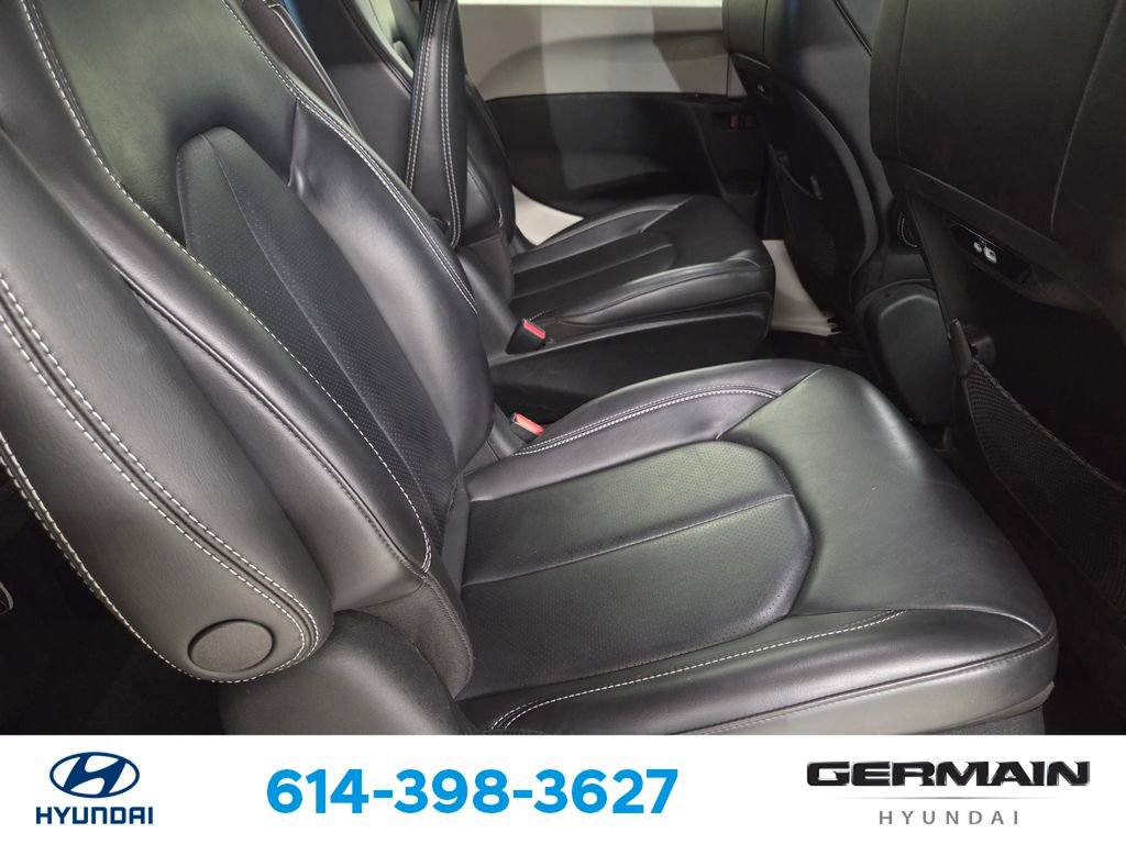 Used 2023 Chrysler Pacifica Touring-L FWD image 20