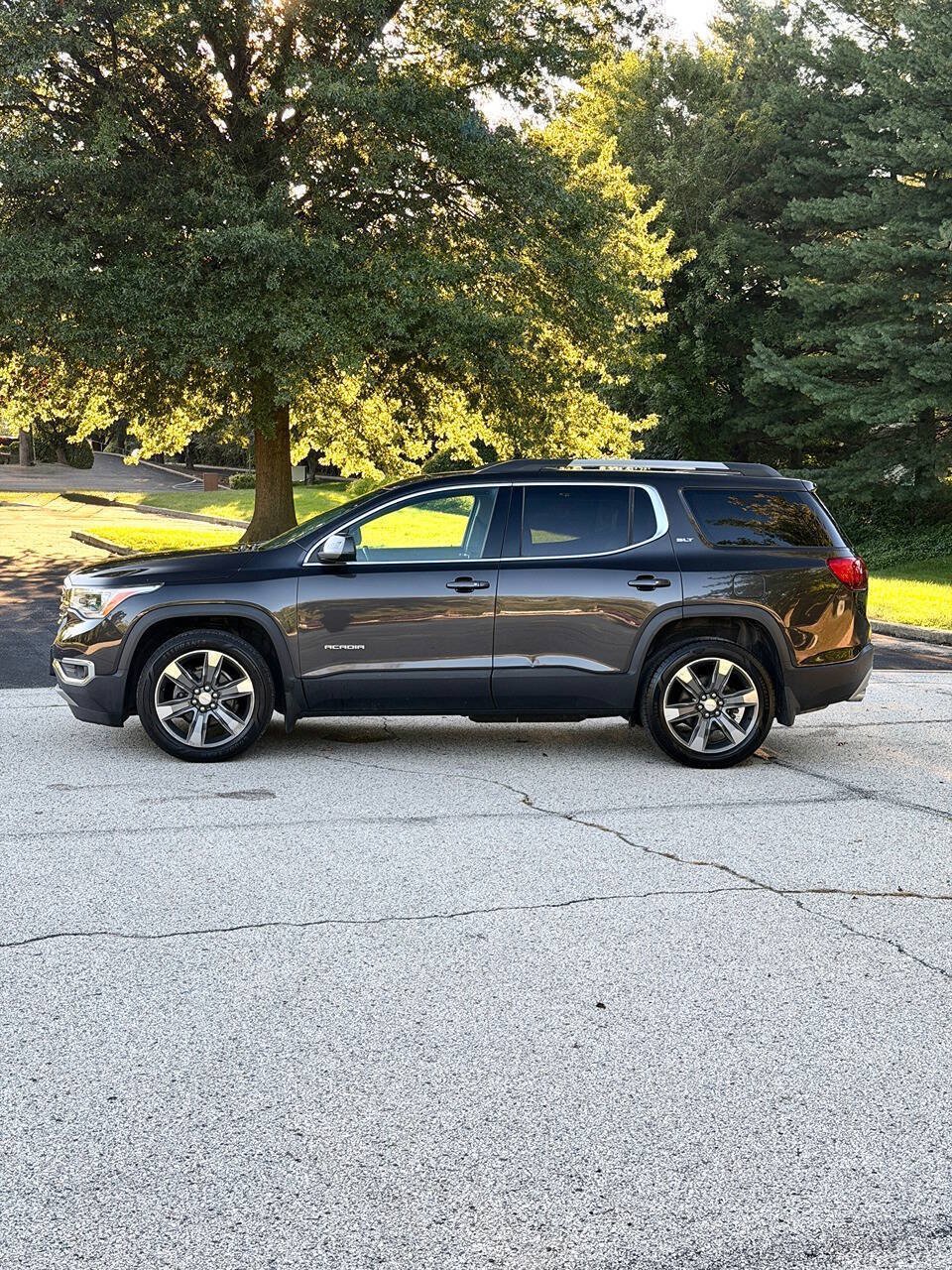 Used 2017 GMC Acadia SLT w/ LPO, Floor Liner Package AWD/4WD image 6