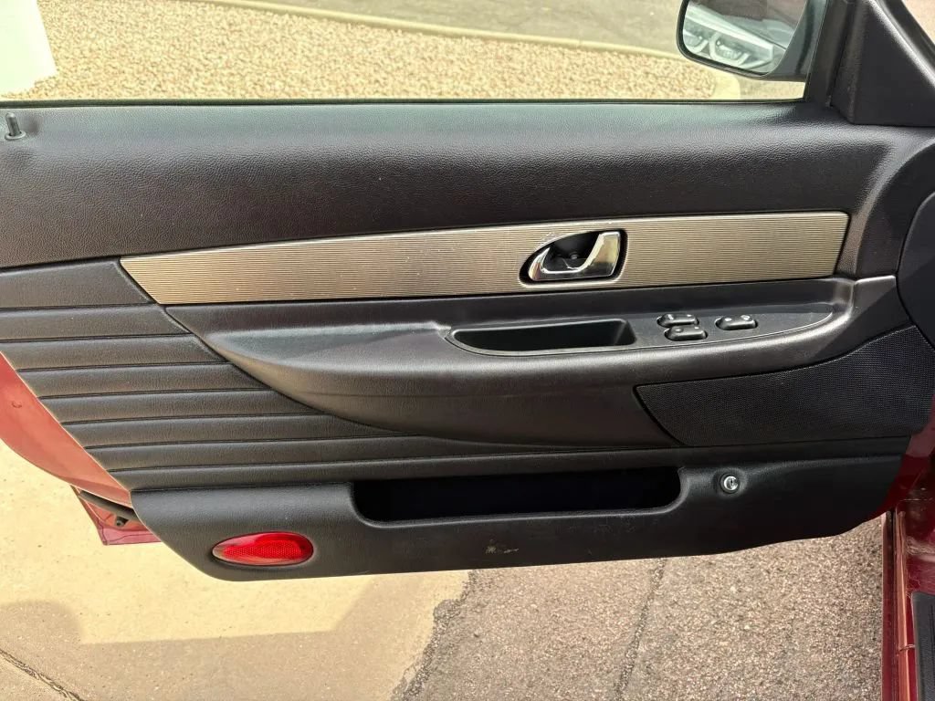 Used 2004 Ford Thunderbird RWD image 9