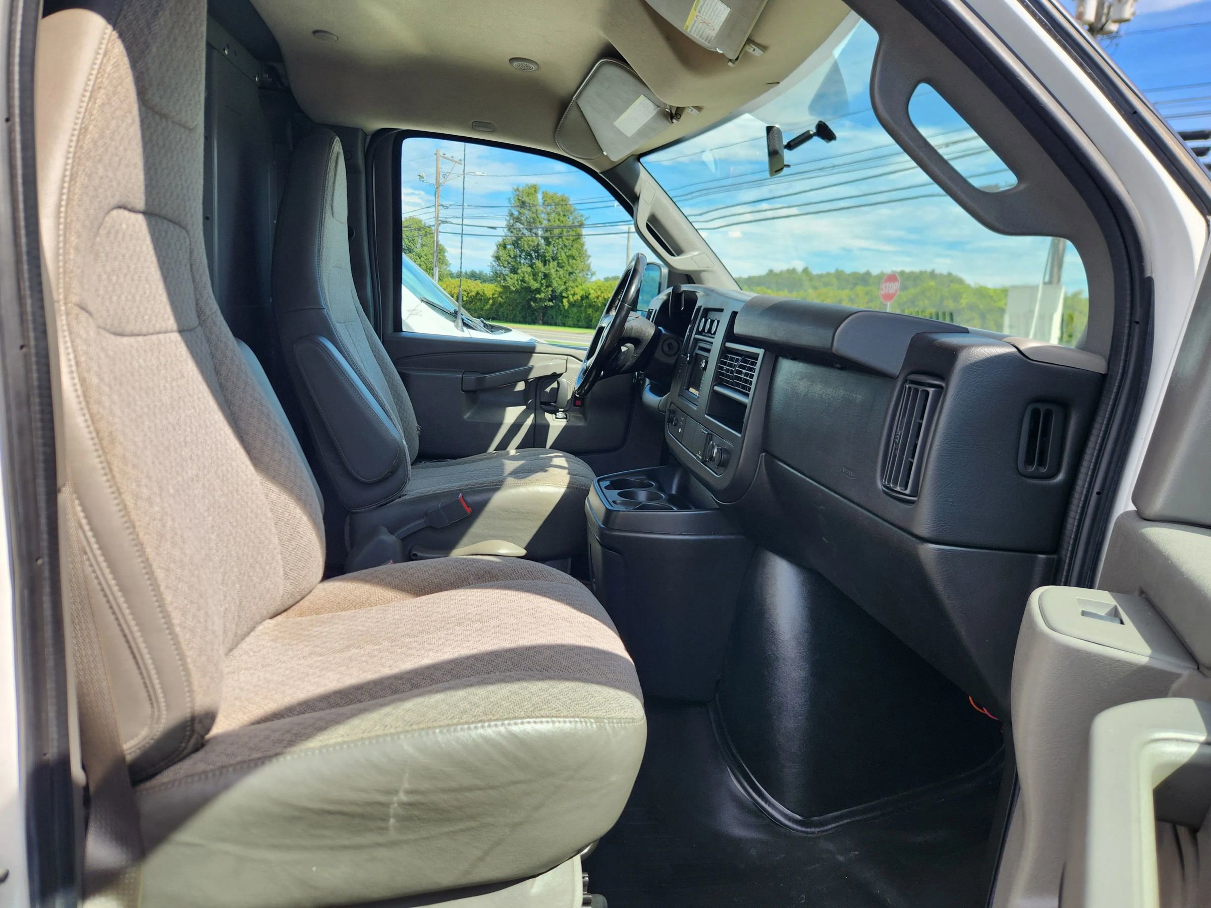 Used 2016 Chevrolet Express 2500 image 35