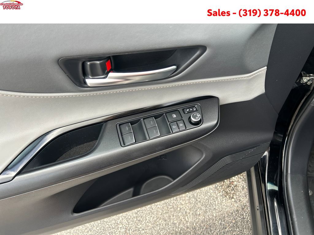 Certified 2023 Toyota Venza LE AWD/4WD image 12