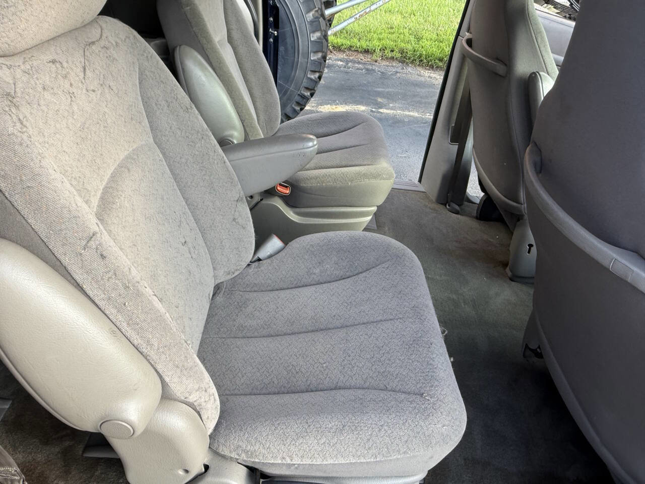 Used 2003 Chrysler Town & Country LX FWD image 20