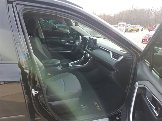 Used 2021 Toyota RAV4 XLE image 11