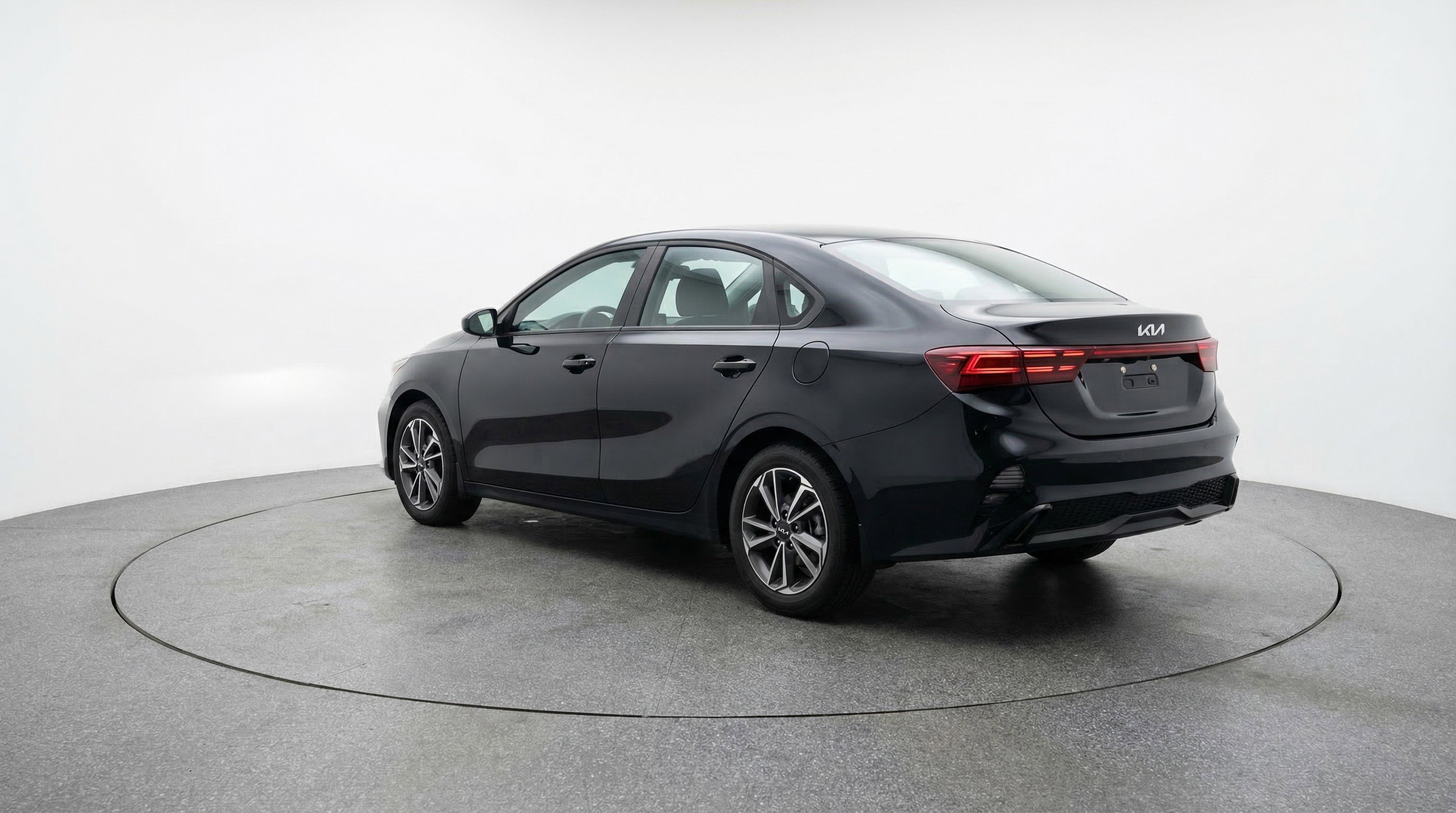 Used 2024 Kia Forte LXS image 6