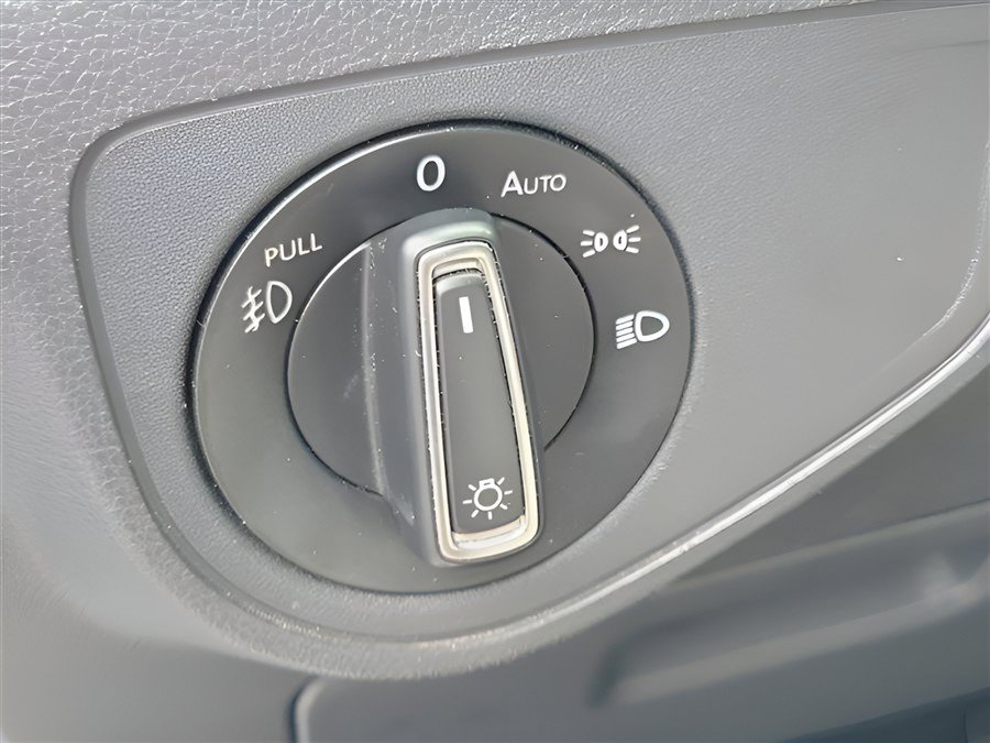 Used 2018 Volkswagen Atlas SEL FWD image 22
