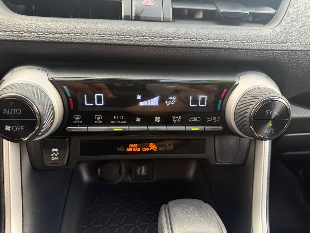 Used 2024 Toyota RAV4 LE AWD/4WD image 21