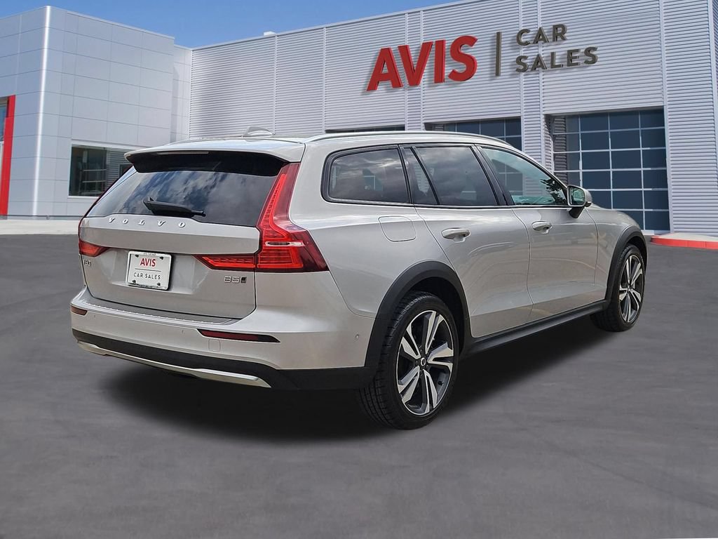 Used 2025 Volvo V60 B5 Cross Country Plus AWD/4WD image 6