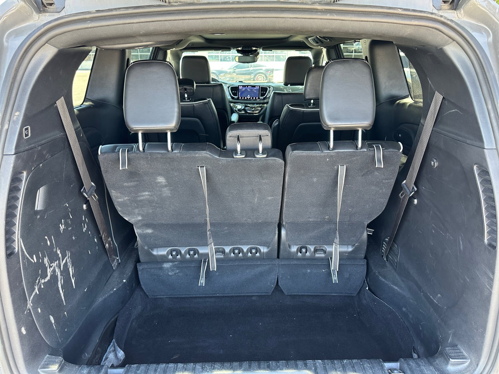 Used 2025 Chrysler Pacifica Limited FWD image 16