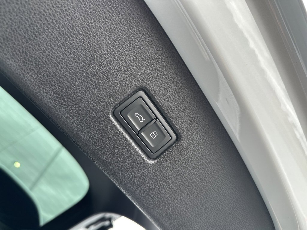 Used 2023 Audi SQ5 Prestige w/ Prestige Package image 45
