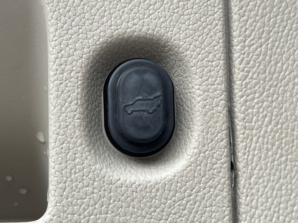 Used 2020 Cadillac Escalade Luxury image 9