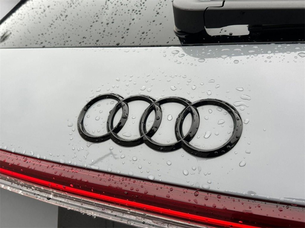 Used 2024 Audi Q4 e-tron Premium image 8