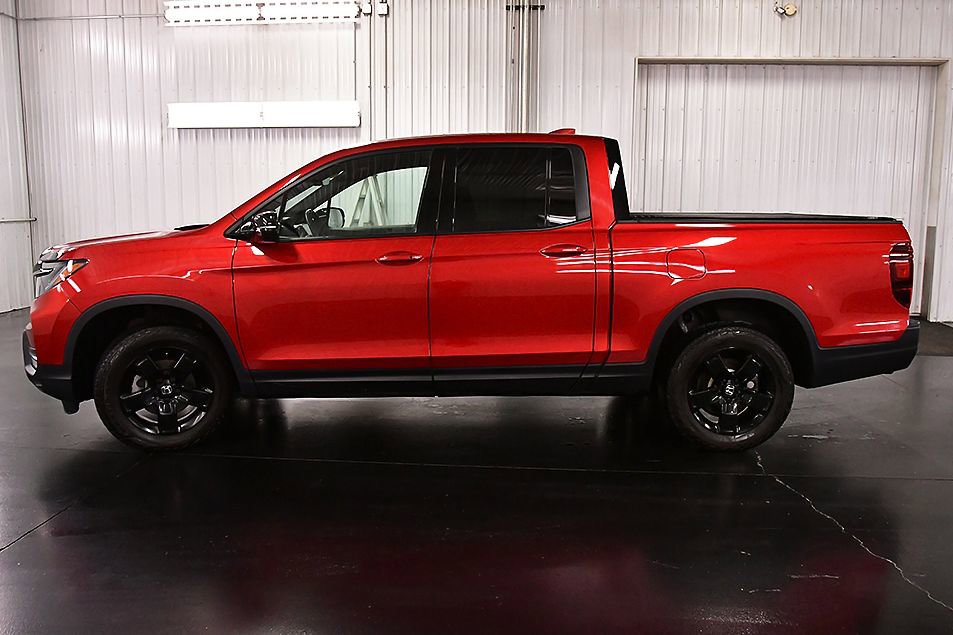 Used 2025 Honda Ridgeline Black Edition image 4