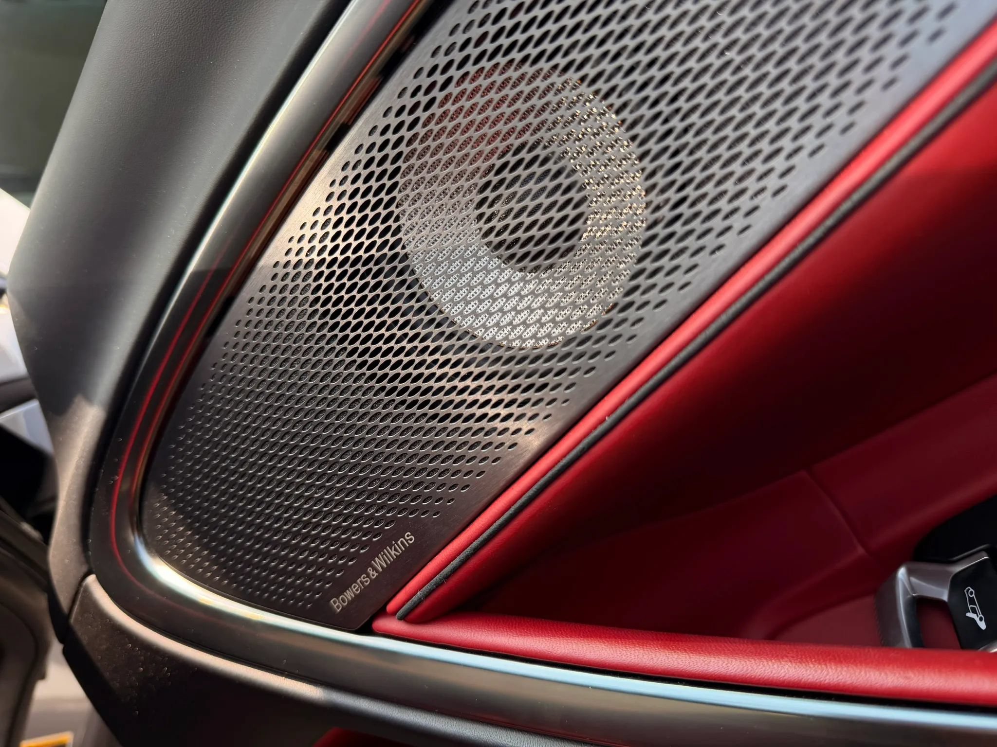 Used 2023 McLaren Artura RWD image 16