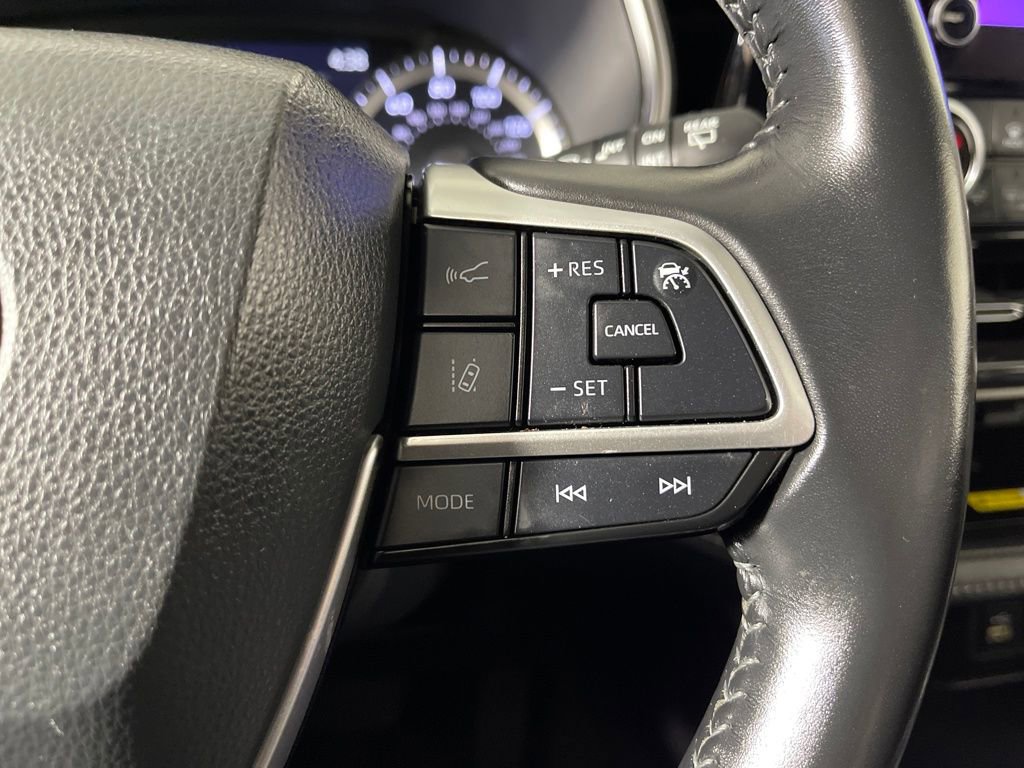 Used 2023 Toyota Highlander XLE image 26