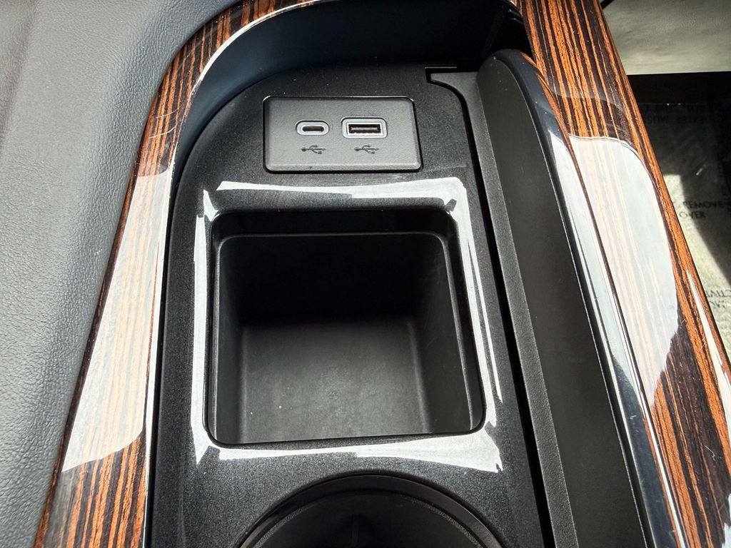 Used 2022 Cadillac Escalade Premium Luxury AWD/4WD image 27