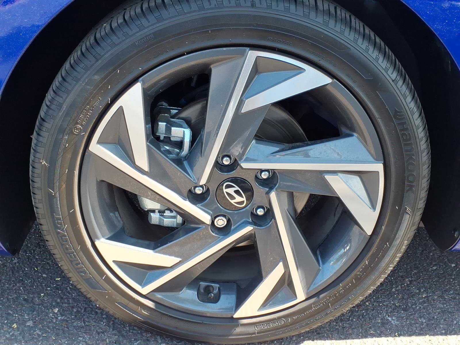 Certified 2025 Hyundai Elantra SEL image 8