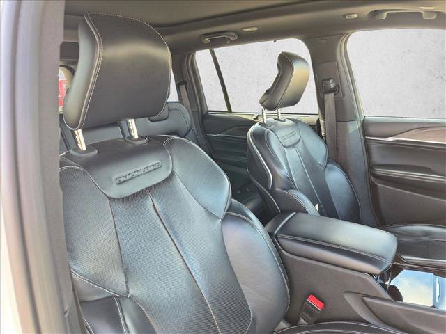 Used 2022 Jeep Grand Cherokee Overland w/ Luxury Tech Group IV AWD/4WD image 18