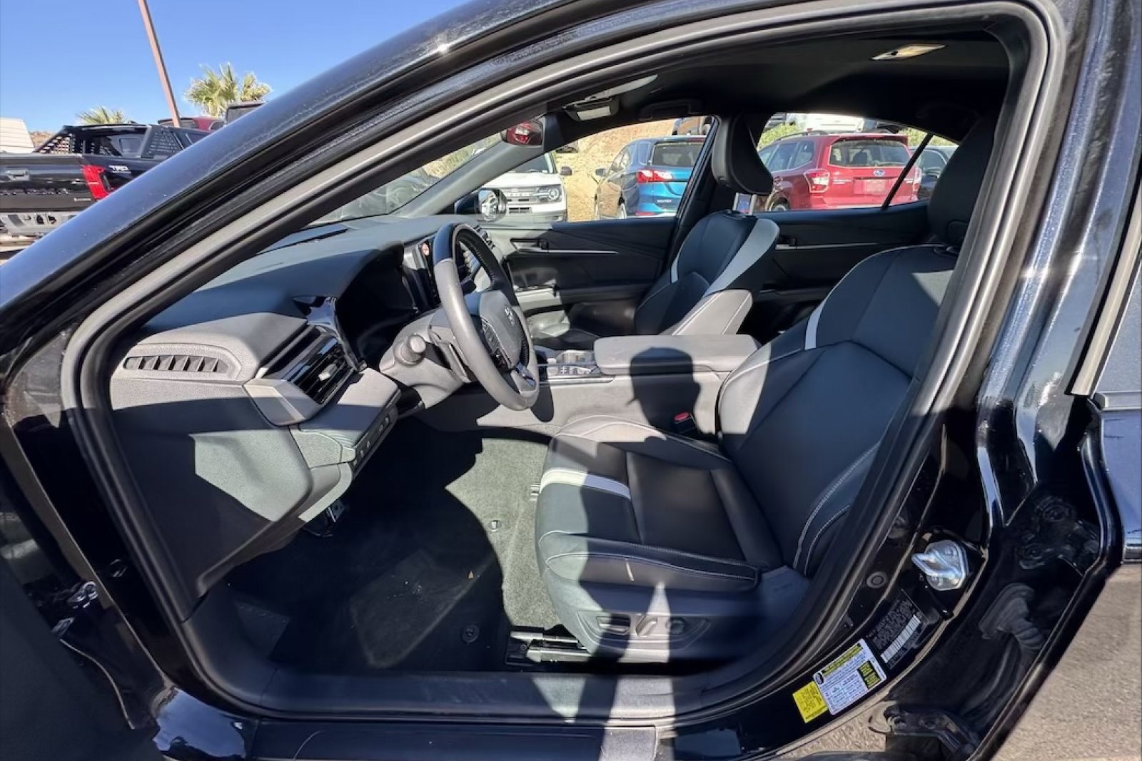 Used 2025 Toyota Camry SE image 9