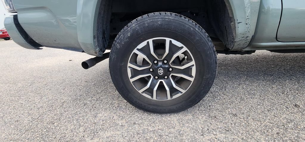 Certified 2023 Toyota Tacoma TRD Sport w/ TRD Premium Sport Package AWD/4WD image 9