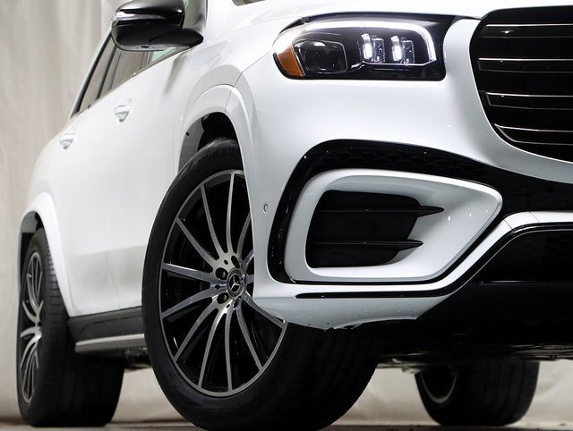 Certified 2025 Mercedes-Benz GLS 580 4MATIC image 4