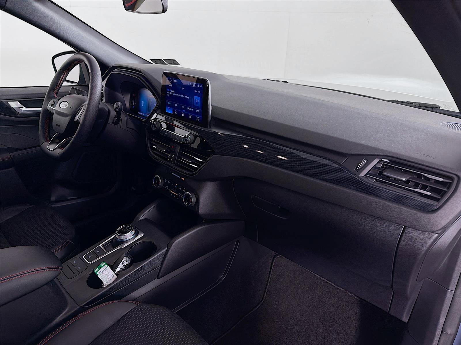 Used 2025 Ford Escape ST-Line w/ Cold Weather Package image 28