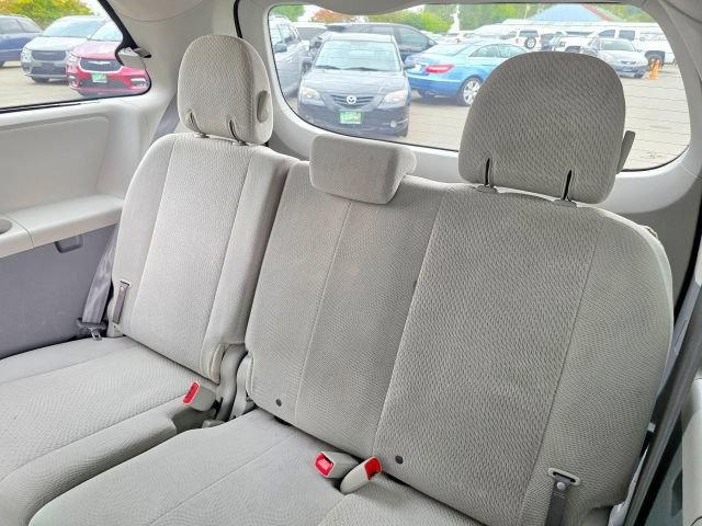 Used 2014 Toyota Sienna LE AWD/4WD image 49