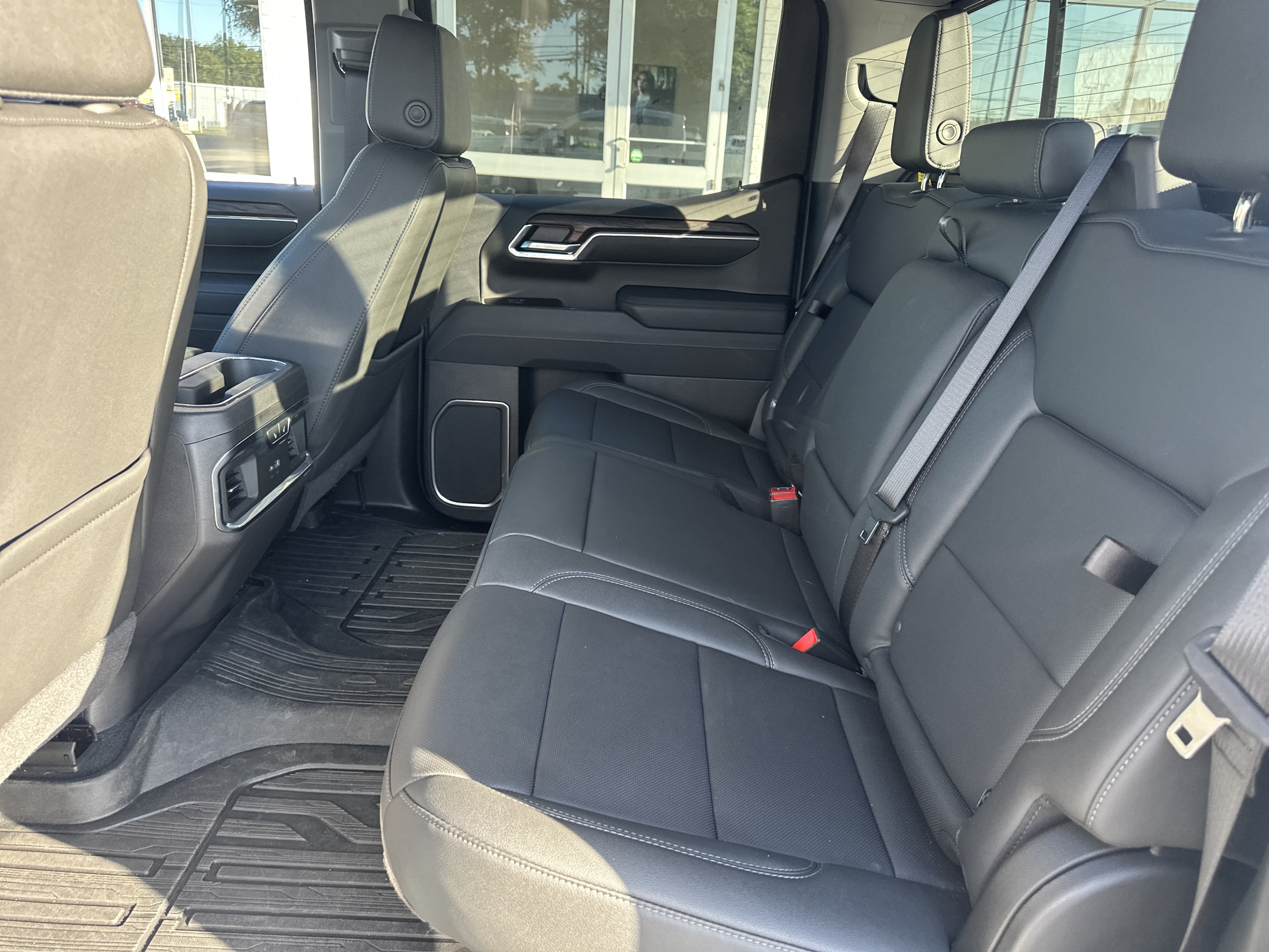 Used 2026 GMC Sierra 1500 SLT w/ SLT Premium Plus Package AWD/4WD image 10