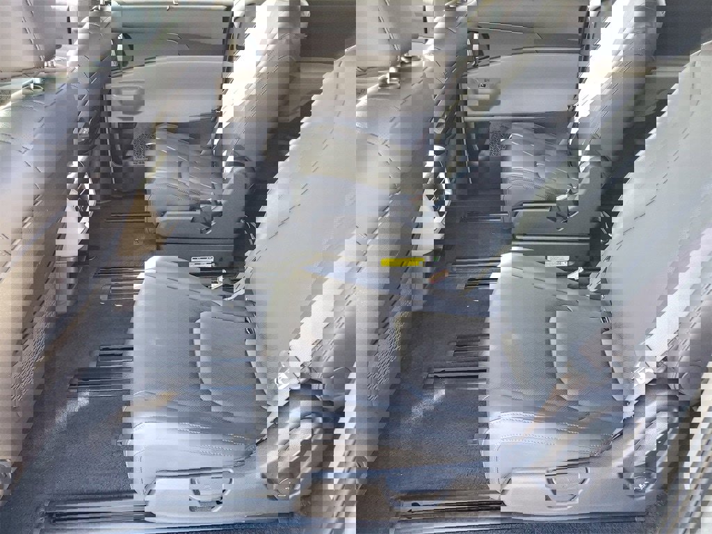 Used 2025 Kia Carnival EX image 20