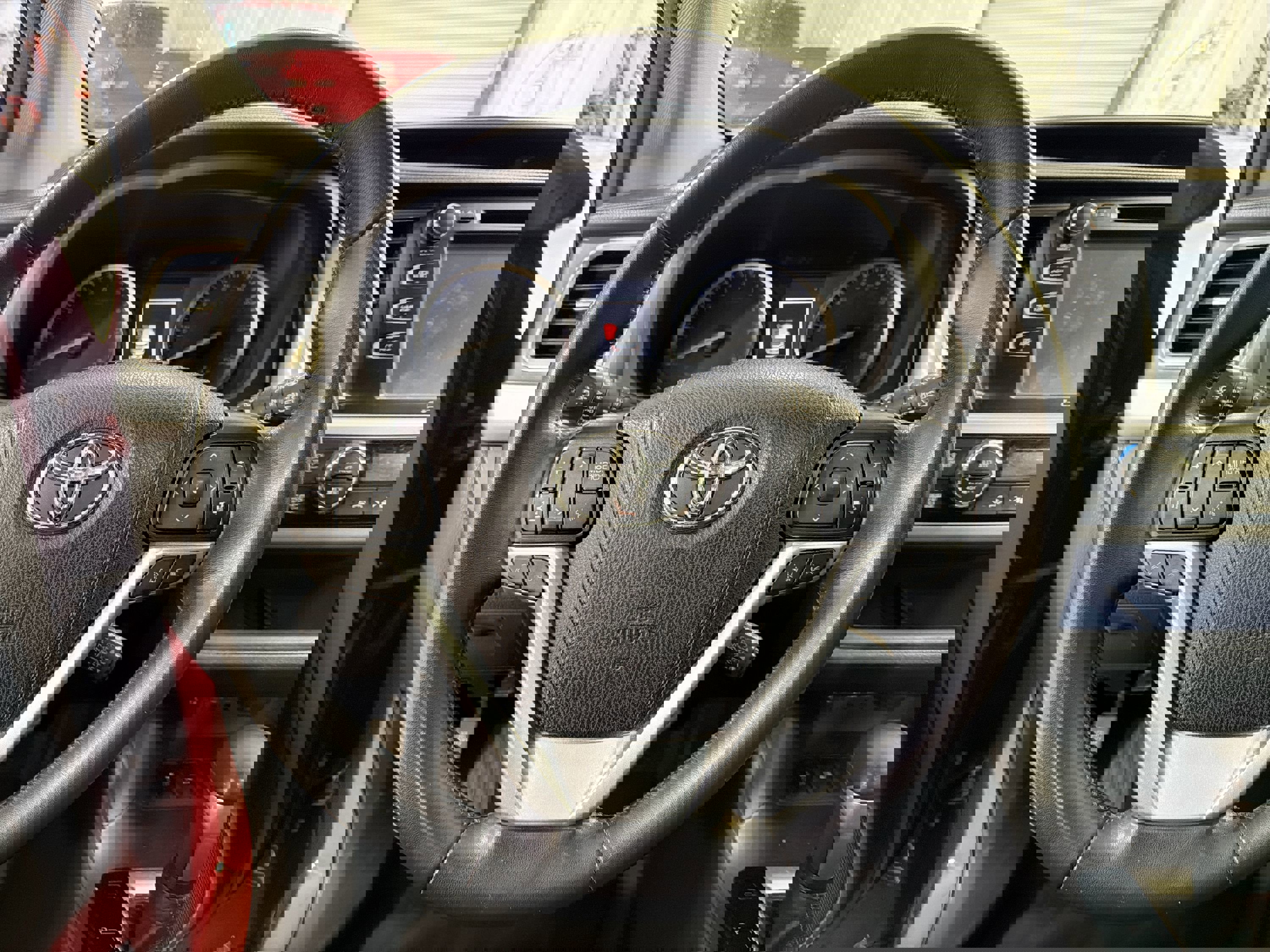 Used 2019 Toyota Highlander SE image 13