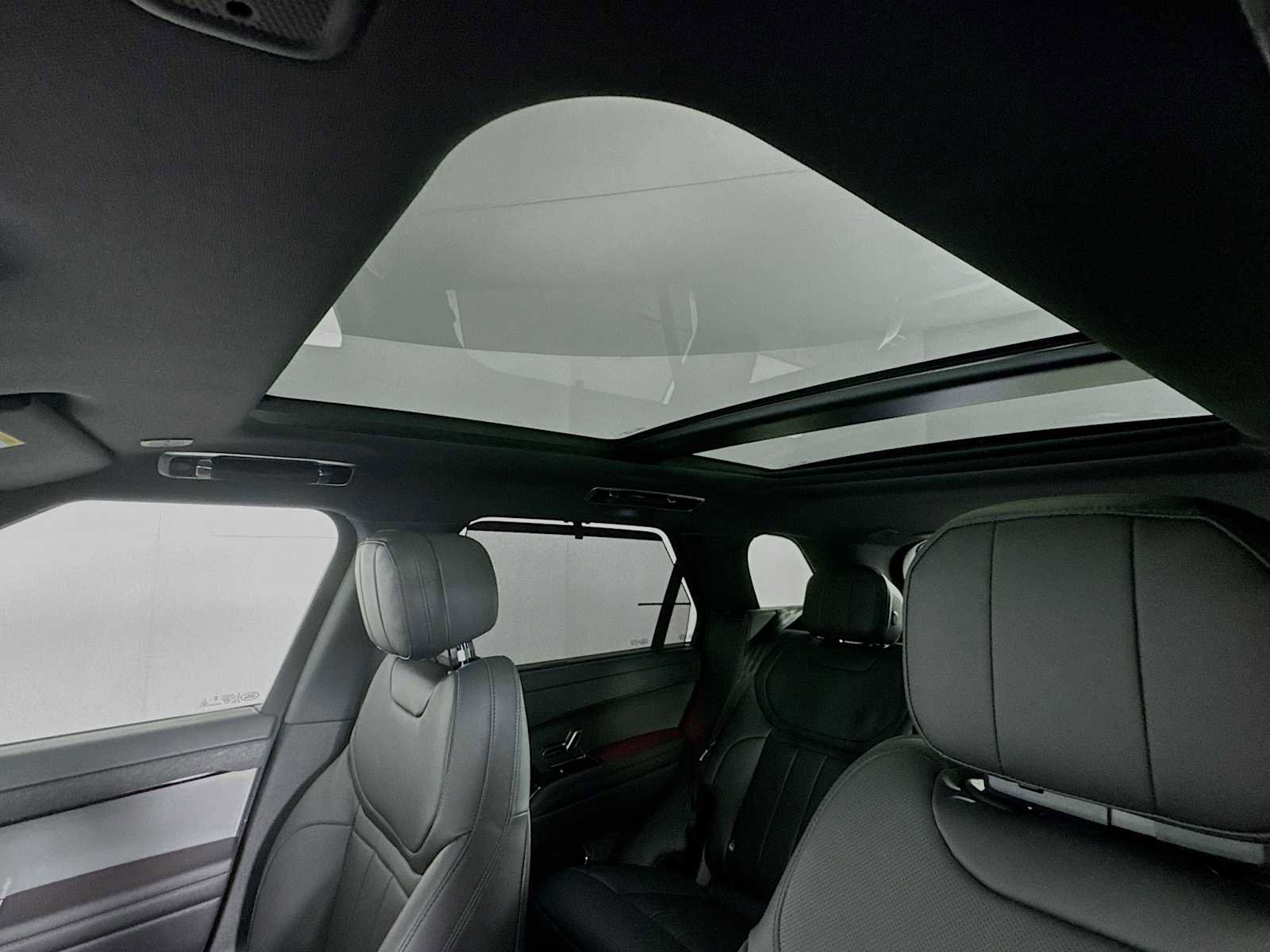 New 2025 Land Rover Range Rover Sport SE image 13