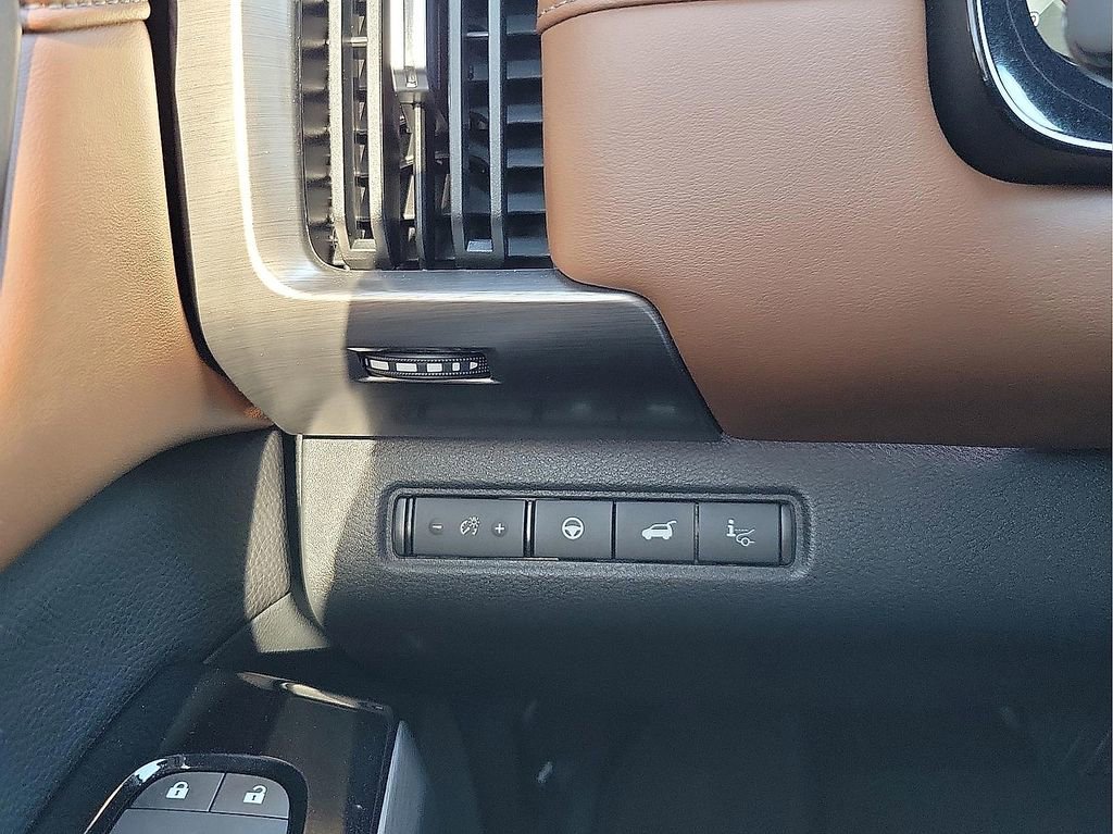 Used 2025 Nissan Pathfinder Platinum w/ Cargo Package image 15