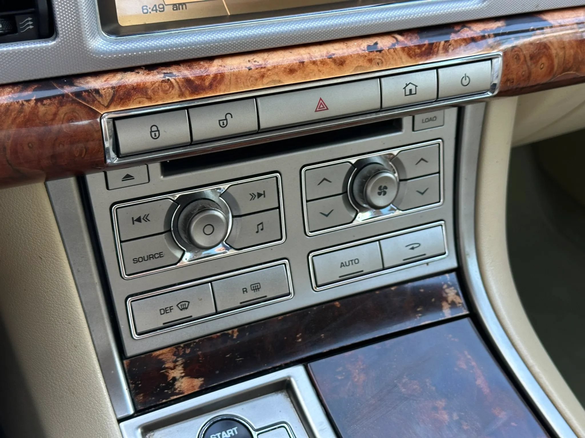 Used 2011 Jaguar XF RWD image 34