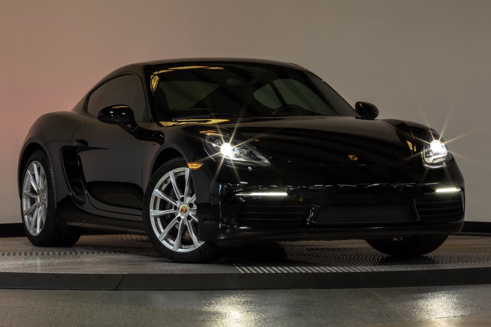 Used 2018 Porsche 718 Cayman RWD image 24