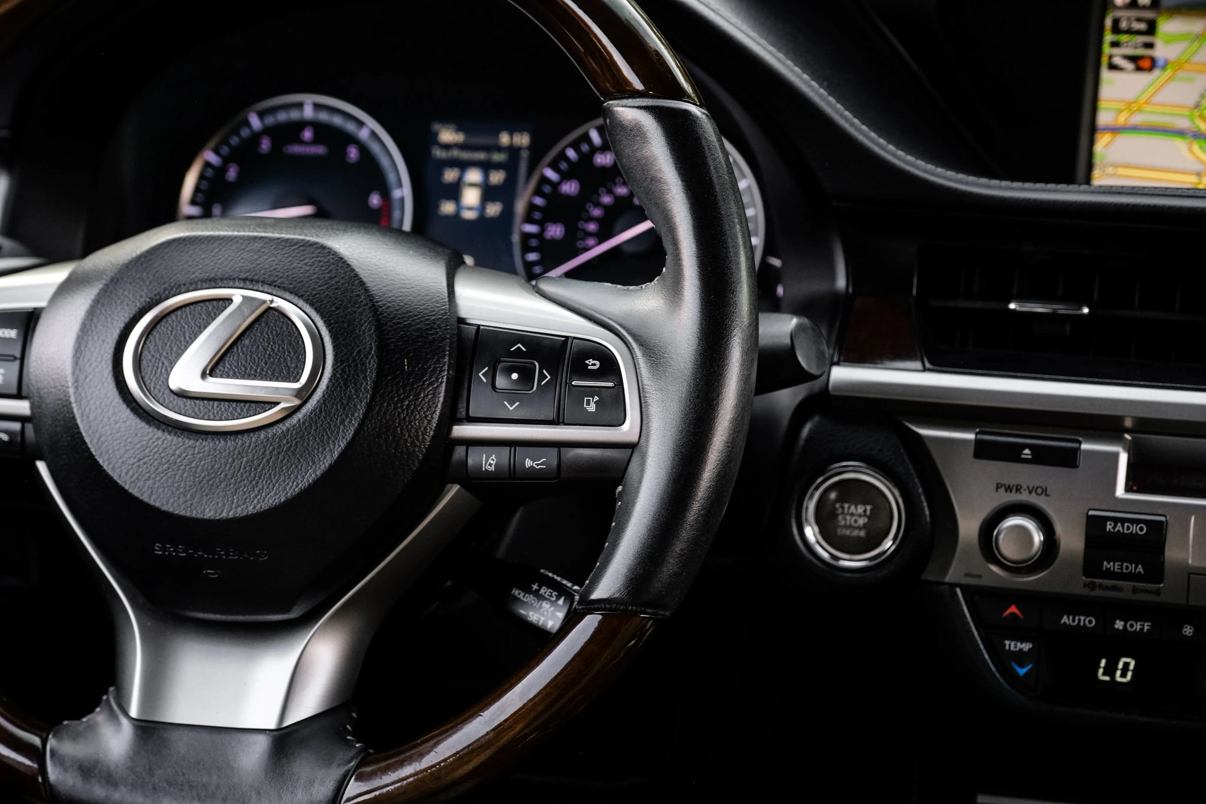 Used 2017 Lexus ES 350 w/ Luxury Package FWD image 19