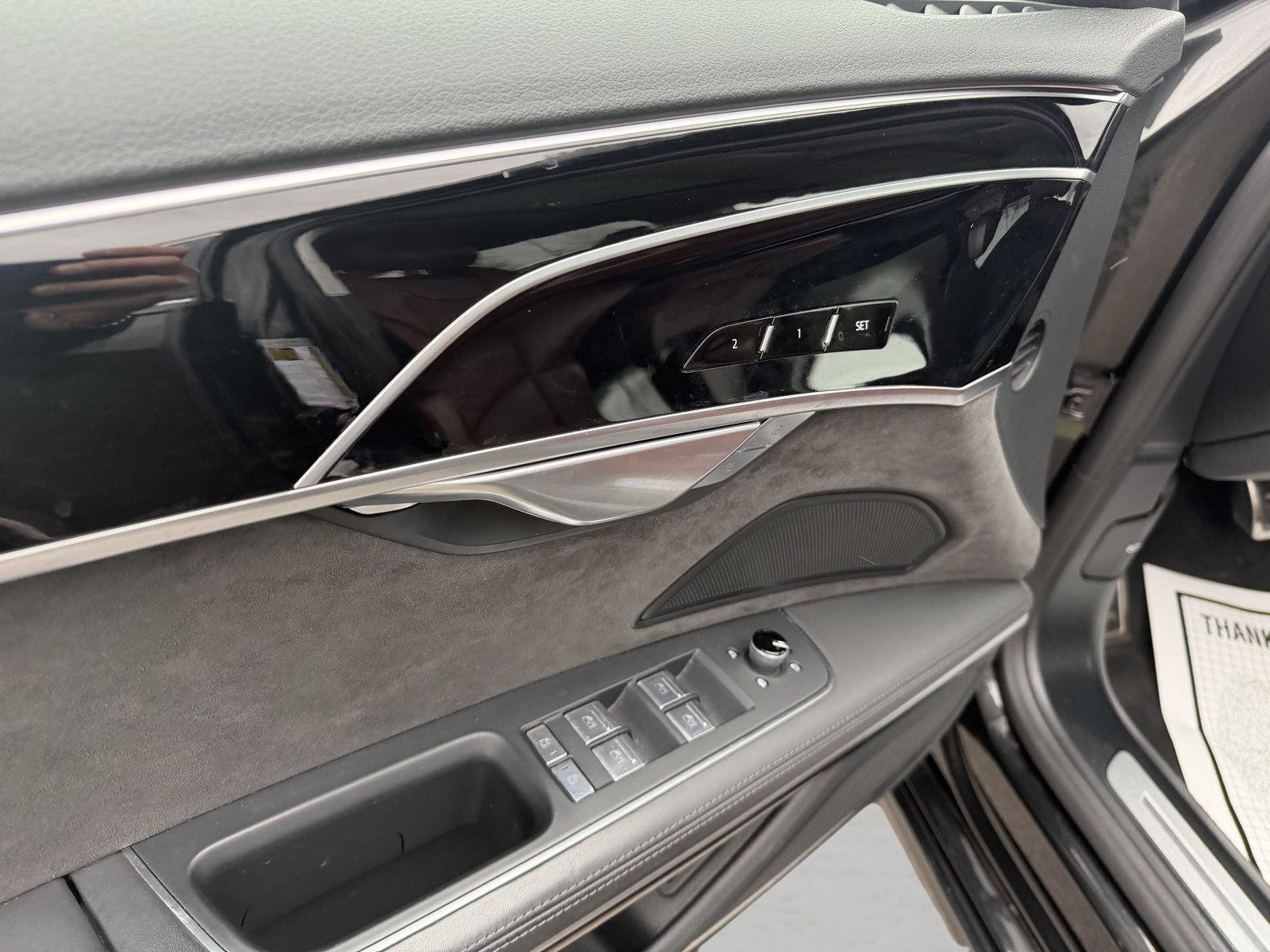 Used 2020 Audi S8 L w/ S8 Executive Package image 27